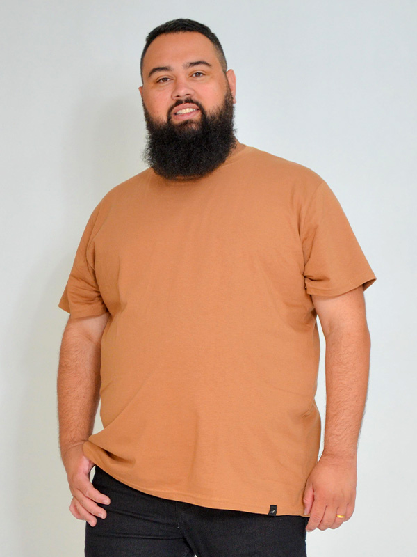 Camiseta Básica Plus Size Caramelo