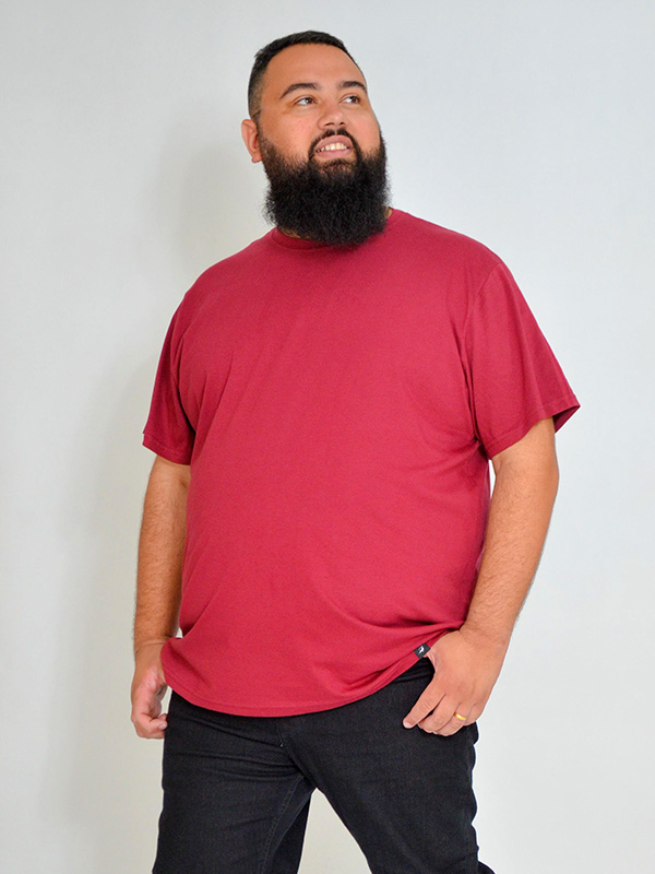 Camiseta Básica Plus Size Marsala