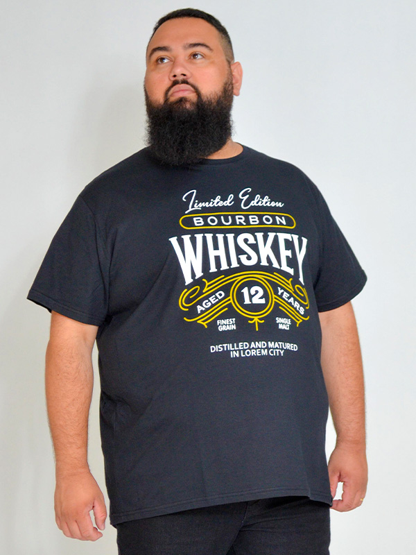 Camiseta Plus Size Wiskey Preta
